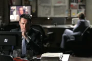 Während Agent Wayne Rigsby (Owain Yeoman) vom CBI einem Mixed-Martial-Arts-Kampf zusieht, wird ein Stockwerk tiefer bei den Umkleidekabinen der Sportler die Leiche der Schriftstellerin Charlotte Mitchell gefunden. Das CBI-Team beginnt mit den Ermittlungen ...
