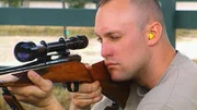 1984 wird eine Frau tot aufgefunden und Ihr Mann wegen Mordes verurteilt. Zwei Jahre später wird der Fall neu aufgerollt. Kann ein ballistischer Test den Inhaftierten entlasten?