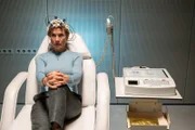 Die erste Kriminalkommissarin Martina Seiffert (Astrid M. Fünderich) war als Probandin in das revolutionäre Forschungsprojekt "Radiant" involviert. Sie und die leitende Psychologin des Projekts waren seit Jahren befreundet. Als diese Opfer eines Gewaltverbrechens wird, ist Martinas Bestürzung groß und hinter der Fassade des modernen Forschungsunternehmens stoßen die Ermittler auf menschliche und moralische Abgründe.