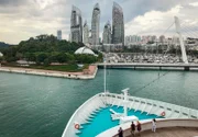 Einfahrt mit der Grand Lady in Singapur. Weiteres Bildmaterial finden Sie unter www.br-foto.de.