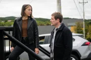 Sarah Truong (Mayko Nguyen) und Charlie Hudson (John Reardon)