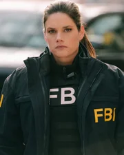 Special Agent Maggie Bell (Missy Peregrym)