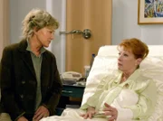 MDR Fernsehen IN ALLER FREUNDSCHAFT FOLGE 252, "Nur über meine Leiche". Als sich Paula (Renate Schroeter) mit den Gefühlen ihrer Freunde konfrontiert sieht, wird sie eifersüchtig. Gerda (Antje Hagen) ist auf dem Weg zu kapitulieren und ihre Gefühle für Robert zu verleugnen.