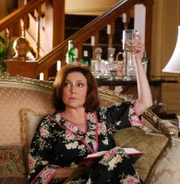 Nach dem unerwarteten Tod von Richards Mutter kümmert sich Emily (Kelly Bishop) um die Beerdigung, bis sie einen Brief findet, der sie vollkommen erschüttert ...