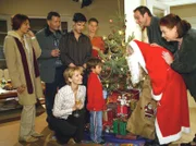 MDR Fernsehen IN ALLER FREUNDSCHAFT FOLGE 249, "Wunderbare Weihnacht überall", am Sonntag um 00:45 Uhr. Weihnachtsfest im Hause Heilmann, die Familie ist vereint und Friedrich Steinbach (Fred Delmare) spielt für Jonas Heilmann (Anthony Petrifke) den Weihnachtsmann.