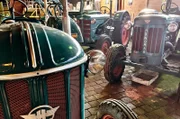 Historische Traktoren im Hanomag Museum Störy (bei Bockenem, Landkreis Hildesheim).