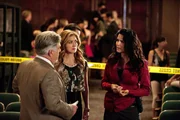 L-R: Bruce McGill als Vince Korsak, Sasha Alexander als Dr. Maura Isles und Angie Harmon als Jane Rizzoli