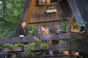 Dr. Niklas Ahrend (Roy Peter Link, l.); Elias (Stefan Ruppe, r.)