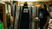Mark Henry (l.)