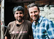 SRF bi de Lüt Wunderland - Bergell GR Staffel 4, Episode 8 Nik Hartmann mit dem Bauern Marco Giovanoli