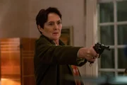 Carolyn (Fiona Shaw) muss wissen, wer hinter dem Tod ihres Sohnes steckt. Als sie endlich stichhaltige Beweise gefunden hat, ist es an der Zeit, abzurechnen.