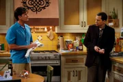 L-R: Charlie (Charlie Sheen) und Alan (Jon Cryer)