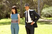 Peregrine Fisher (Geraldine Hakewill) und Detective James Steed (Joel Jackson)