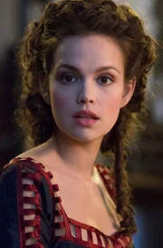 Hedwig Freiberg (Emilia Schüle)