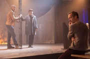 Jakub "Butsch" Bobak (Thomas Limpinsel), Mimi von Kastell (Bea Brocks) und Melchior Steinberg (Stephan Kampwirth) proben im Theater.