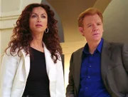 Nach einem Unfall wird die Leiche eines Promi-Fotografen in seinem Auto gefunden. Horatio (David Caruso) glaubt, dass er ermordet wurde und sucht nun nach Beweisen, die seinen Verdacht bestätigen.