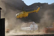 South Georgia Island, eigens per Schiff hertransportierter Helikopter zur Rattenbekämpfung im Einsatz.