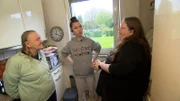 Oma Petra, Lisa und Steffi backen für Pryas Geburtstag eine Testtorte und plaudern munter.
