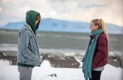 Seit jenem verhängnisvollen Abend haben sich Einar (Eysteinn Sigurdarson) und Ella (Ebba Katrín Finnsdóttir) nicht mehr gesehen.