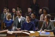 Sie alle haben nur ein Ziel, sie wollen Brandons (Luke Slattery, M.) Unschuld beweisen: (v.l.n.r.) Marissa (Geneva Carr), Bull (Michael Weatherly), Benny (Freddy Rodriguez) und Liberty Davis (Dena Tyler) ...