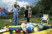 In Zeiten der Wasserknappheit in Bärstadt sehen Peter und der Forellenbauer (Klaus Steinmann) so was gar nicht gerne: Nachbar Paschulke (Helmut Krauss) verschwendet das kostbare Nass für sein Planschbecken.