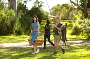 v.li.: Peregrine Fisher (Geraldine Hakewill), Birdie Brinside (Catherine McClements) und Samuel Birnside (Toby Truslove)