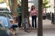 BU: Elizabeth Burke (Tiffani Thiessen) und Mozzie (Willie Garson)BB: dritte Staffel, OT: Neighborhood Watch WC_311_063011_144082_1559