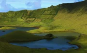Die fruchtbare Caldera Corvos ist ein bevorzugtes Weidegebiet für die Rinderherden.