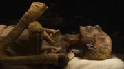 Ramses II. ist einer der berühmtesten Pharaonen Ägyptens. Untersuchungen seiner Mumie konnten nicht nur enthüllen, dass sich der über 90-jährige die Haare mit Henna nachfärbte.