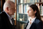 Alex (Ina Paule Klink) hat ein pikantes Problem, Wilsberg (Leonard Lansink) soll helfen.