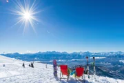 Sonnenbaden auf der Gerlitzen mit Blick auf Villach