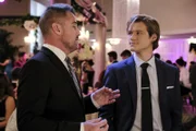 Jack Dalton (George Eads, l.) und  MacGyver (Lucas Till, r.)
