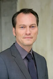 Im Bild: Wolfgang Brandl (Herbert Schäfer).