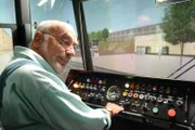 Im Bahnsimulator schafft es Peter (Peter Lustig) in nur 12 Minuten zum Elchwinkel.