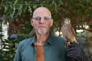 Turmfalke und Mäusebussard – zwei Greifvögel der Superlative. Speedmaster der Lüfte, mit sehr unterschiedlichen Jagdmethoden aber auch einer Menge Gemeinsamkeiten. Thomas D freut sich auf hohen Besuch bei Wissen vor acht - Natur.