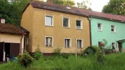 Familienvater Antonio hat für 12.000 Euro ein kleines Reihenendhaus in Sulzbach-Rosenberg gekauft.