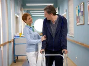 MDR Fernsehen IN ALLER FREUNDSCHAFT FOLGE 657, "„Feuer und Flamme“", am Sonntag (28.09.14) um 18:05 Uhr. Pia Heilmann (Hendrikje Fitz) ist zufrieden mit ihrem Patienten Wolfgang Gebert (Martin Armknecht). Trotz seiner Schmerzen gibt er sich große Mühe. Doch Gebert geht es nicht nur um seine Gesundung, sondern viel mehr um die attraktive Physiotherapeutin.