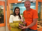 Anna ist zu Besuch bei Urs und seinem Stachelschwanzwaran. Das Schuppenkriechtier ist der nächste, heute noch lebende Verwandte der Meeressaurier.