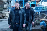 Viktor Buslenko (Murathan Muslu, li.) ist eine Größe im Kölner Rotlicht-Milieu. Rechts: "Der Aufmerksame" (Matthias Schendel).