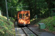 Mit der Standseilbahn kommt man bequem in 3 Minuten von Heslach zum Waldfriedhof.