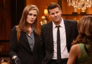 Temperance Brennan (Emily Deschanel, l.); Seeley Booth (David Boreanaz, r.)