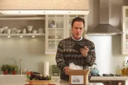 Peter Burke (Tim DeKay)