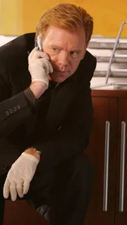 Horatio (David Caruso) ermittelt mit seinem Team gerade in einem Mordfall, als er mit einem Anruf von seiner Vergangenheit eingeholt wird: Mit dem Auftauchen einer alten Freundin seines Bruders scheint für Horatio endlich die Chance gekommen, den Mord an seinem Bruder aufzuklären...