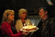 (v.l.n.r.) Rosalie (Natalie Alison); Charlotte (Mona Seefried); Julius (Michele Oliveri)