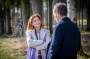 Markus (Timo Ben Schöfer, r.) bezweifelt vorsichtig, ob Alexandra (Daniela Kiefer, l.) Christoph wirklich von seinem Rachefeldzug abbringen kann.