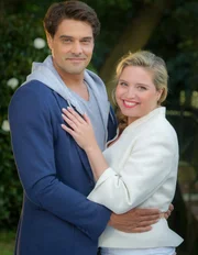 Caroline Maria Frier und Raphael Vogt in "Rosamunde Pilcher: Rundum glücklich".