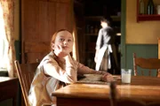 Anne Shirley (Ella Ballentine) träumt.