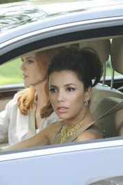 Werden die Hausfrauen auffliegen? Gabrielle (Eva Longoria, r.) und Bree (Marcia Cross, l.) ...