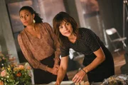 Regina Howard (Christina Moses, l.); Delilah Dixon (Stephanie Szostak, r.)