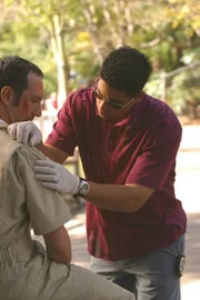 Eric (Adam Rodriguez, r.)